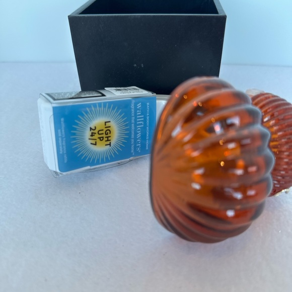 Bath & Body Works Fluted Pumpkin 24/7 Nightlight Wallflower Fragrance Plug - Picture 3 of 8